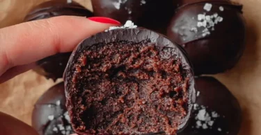 Viral healthy brownie balls recipe, a delicious and nutritious chocolate treat.